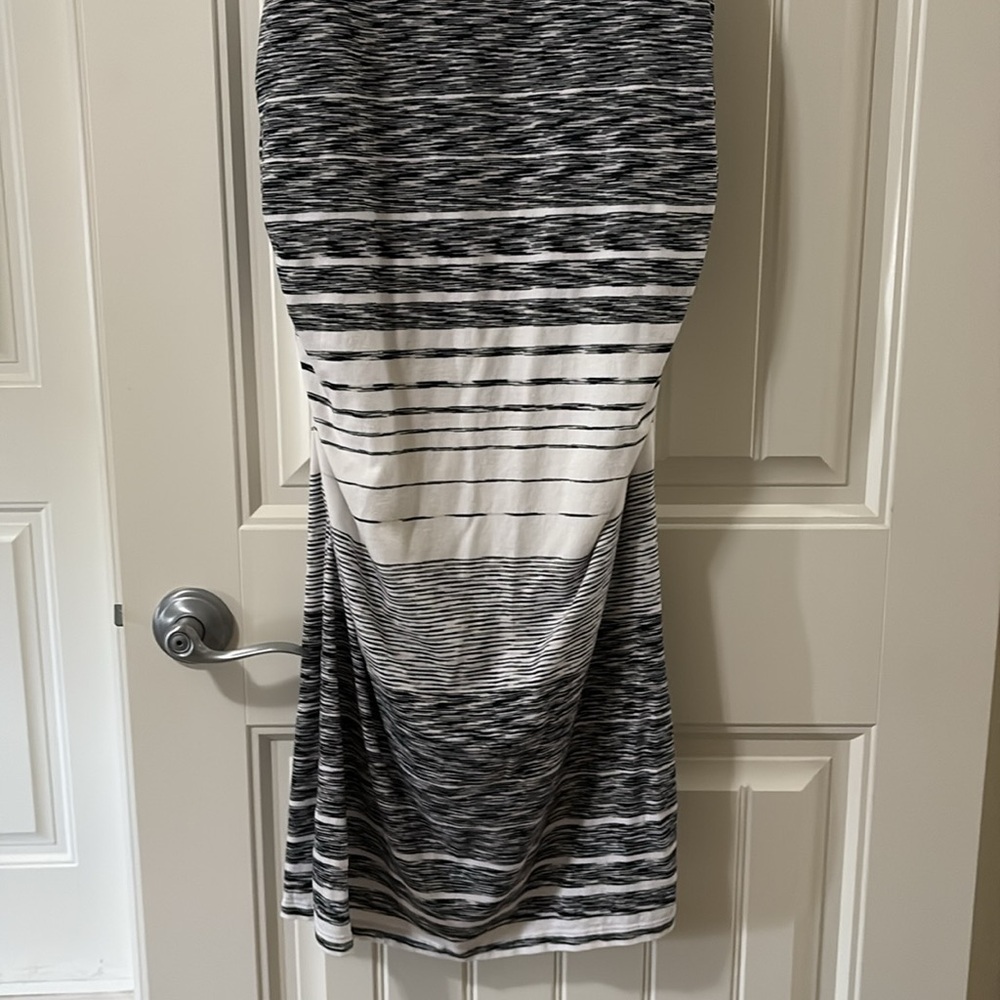 Athleta XL body con dress.Black and white. Side ruching adds to the flatter!‎ - Picture 6 of 8
